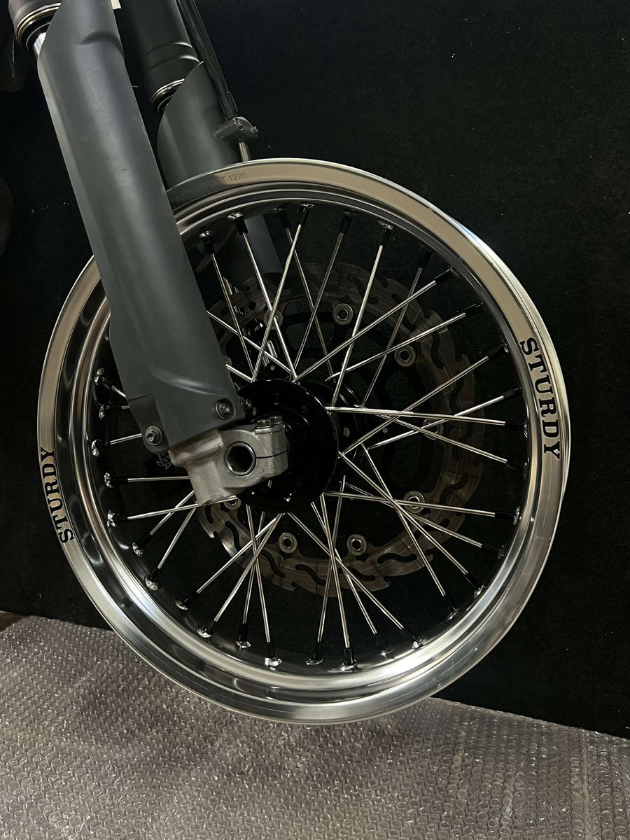 Sturdy Racing supermoto-etuvanne – hopea kehä, musta napa